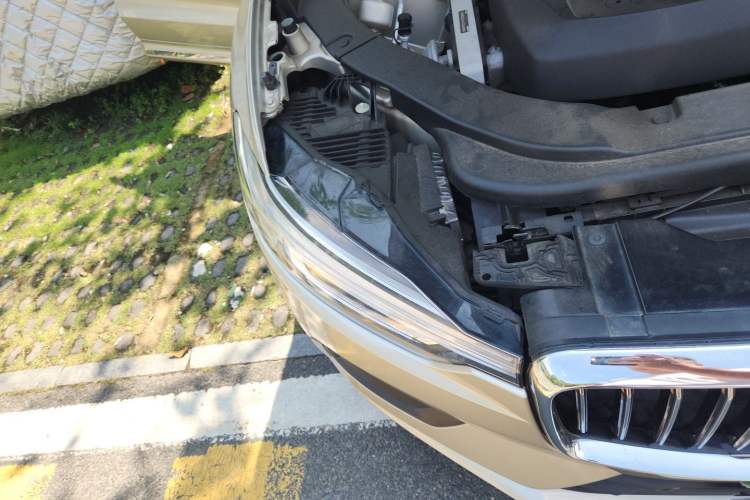 Used Volvo XC60 2019 T5 4x4 Smart Edition China V Standard Right Front Headlight