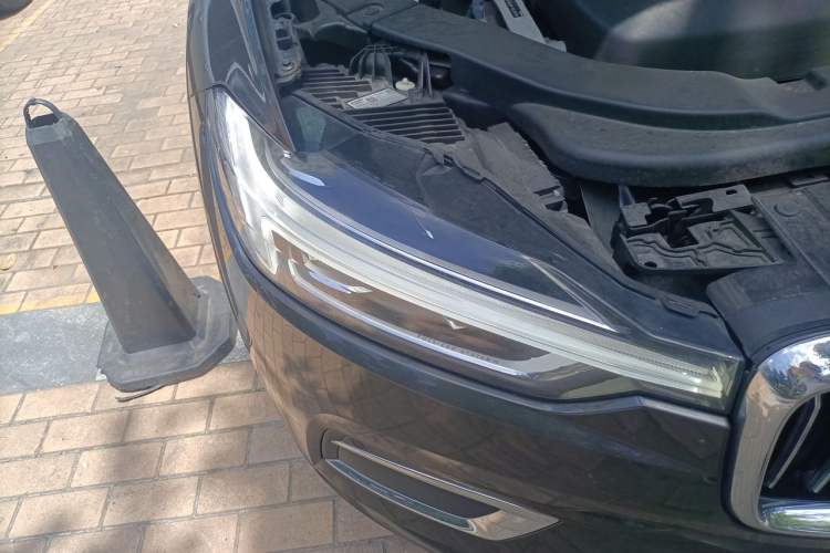 Used Volvo XC60 2019 T5 4x4 Smart & Dynamic Sport Edition China VI Standard Right Front Headlight