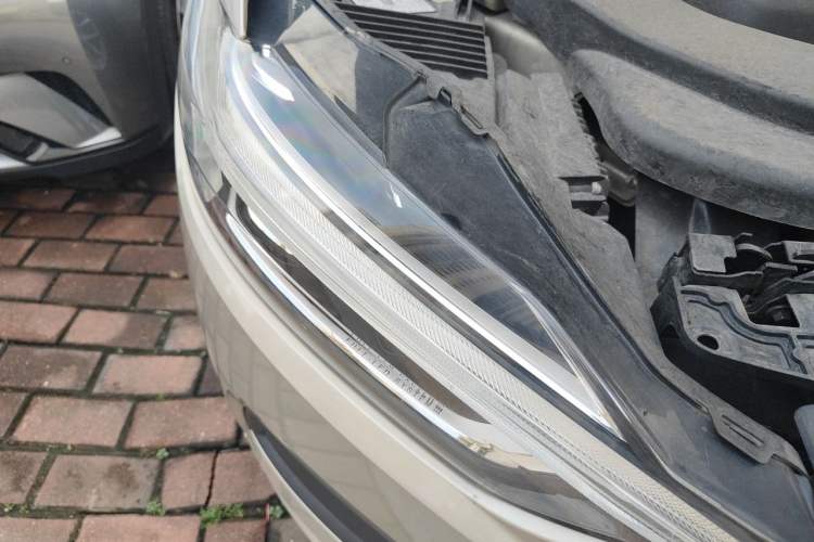 Used Volvo XC60 2019 T5 4x4 Smart Edition China VI Standard Right Front Headlight
