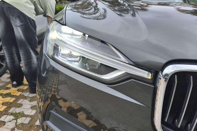 Used Volvo XC60 2019 T5 4x4 Smart Edition China V Standard Right Front Headlight