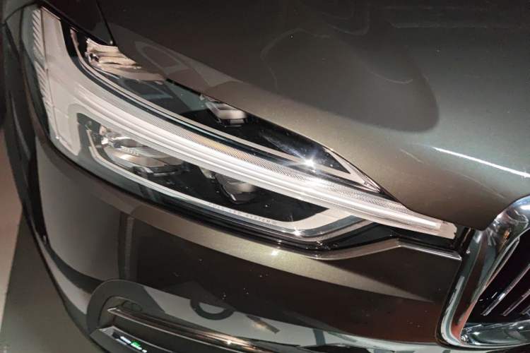 Used Volvo XC60 2019 T5 4x4 Smart Edition China V Standard Right Front Headlight