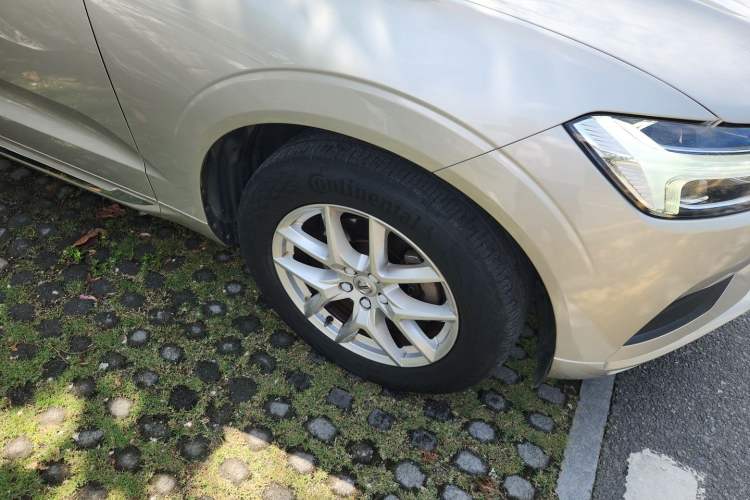 Used Volvo XC60 2019 T5 4x4 Smart Edition China V Standard Right Front Wheel Hub