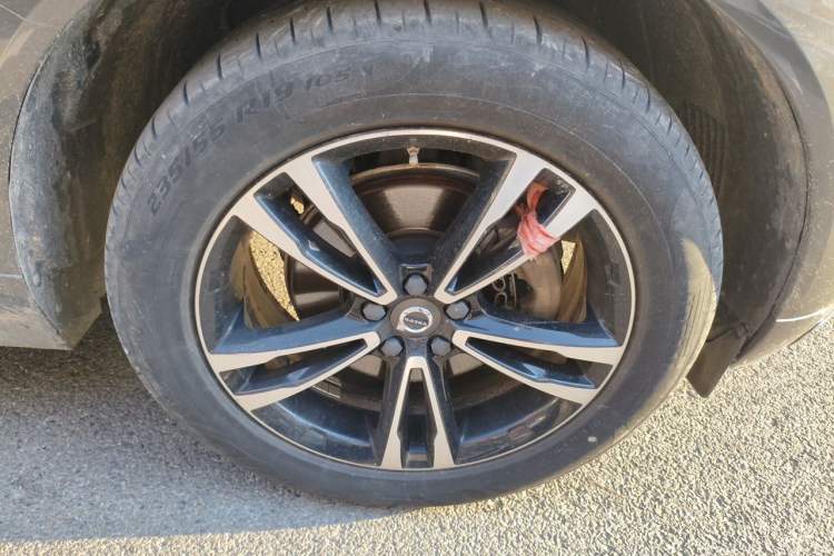 Used Volvo XC60 2019 T5 4x4 Smart Edition China V Standard Right Front Wheel Hub