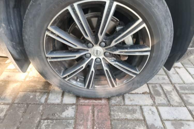 Used Volvo XC60 2019 T5 4x4 Smart Edition China V Standard Right Front Wheel Hub