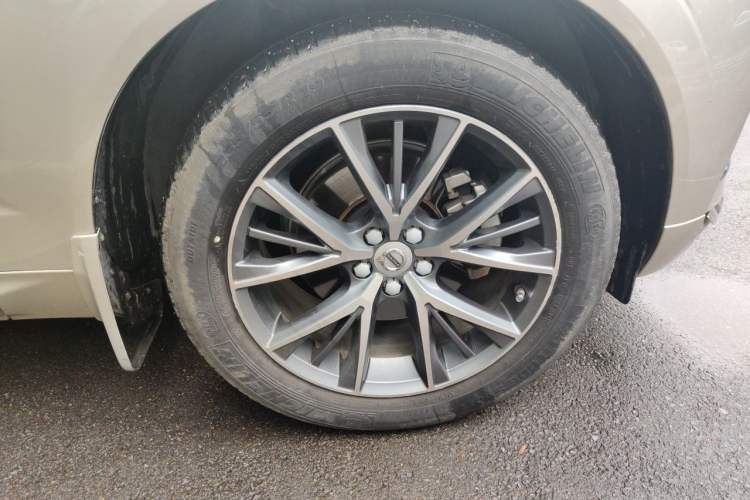 Used Volvo XC60 2019 T5 4x4 Smart Edition China V Standard Right Front Wheel Hub