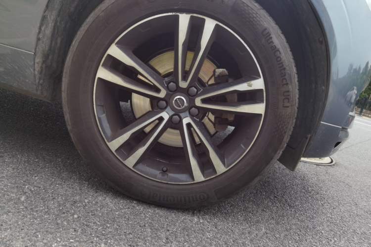 Used Volvo XC60 2019 T5 4x4 Smart Edition China V Standard Right Front Wheel Hub