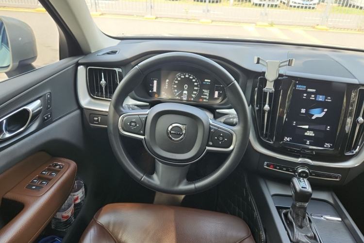 Used Volvo XC60 2019 T5 4x4 Smart Edition China V Standard Steering Wheel