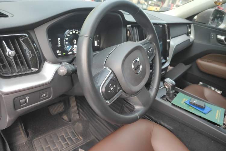 Used Volvo XC60 2019 T5 4x4 Smart Edition China VI Standard Steering Wheel