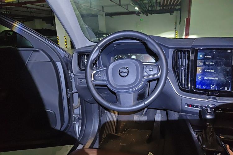 Used Volvo XC60 2019 T5 4x4 Smart Edition China V Standard Steering Wheel