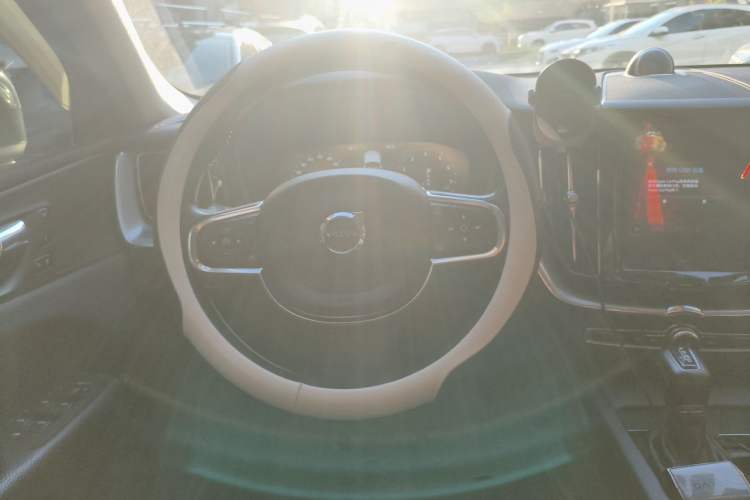 Used Volvo XC60 2019 T5 4x4 Smart Edition China V Standard Steering Wheel