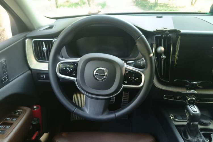 Used Volvo XC60 2019 T5 4x4 Smart Edition China V Standard Steering Wheel
