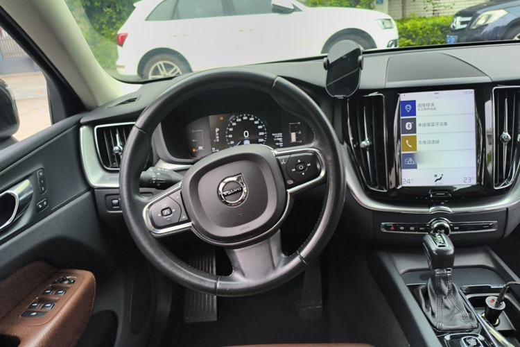 Used Volvo XC60 2019 T5 4x4 Smart Edition China V Standard Steering Wheel
