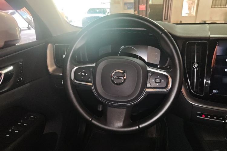 Used Volvo XC60 2019 T5 4x4 Smart Edition China VI Standard Steering Wheel