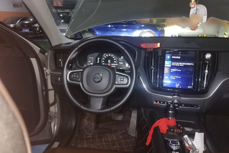 Used Volvo XC60 2019 T5 4x4 Smart Edition China V Standard Steering Wheel