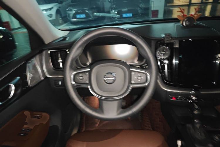 Used Volvo XC60 2019 T5 4x4 Smart Edition China V Standard Steering Wheel