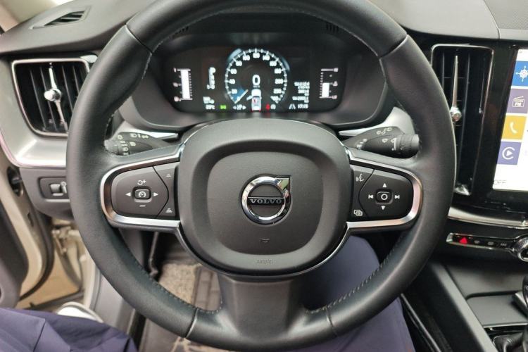 Used Volvo XC60 2019 T5 4x4 Smart Edition China V Standard Steering Wheel