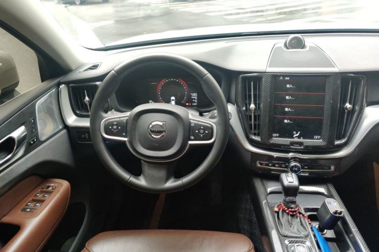 Used Volvo XC60 2019 T5 4x4 Smart Edition China V Standard Steering Wheel