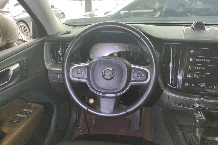 Used Volvo XC60 2019 T5 4x4 Smart Edition China V Standard Steering Wheel