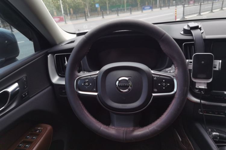 Used Volvo XC60 2019 T5 4x4 Smart Edition China V Standard Steering Wheel