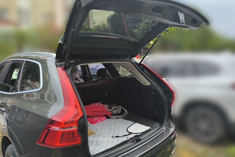 Used Volvo XC60 2019 T5 4x4 Smart Edition China V Standard Trunk