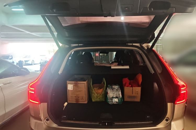 Used Volvo XC60 2019 T5 4x4 Smart Edition China VI Standard Trunk