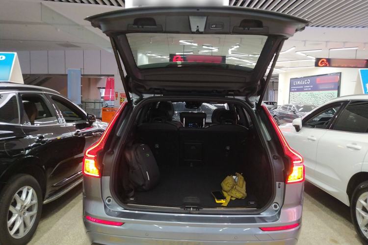 Used Volvo XC60 2019 T5 4x4 Zhiyuan Sport Edition China V Standard Trunk