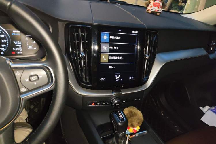 Used Volvo XC60 2019 T5 4x4 Smart Edition China V Standard Audio And AC Panel