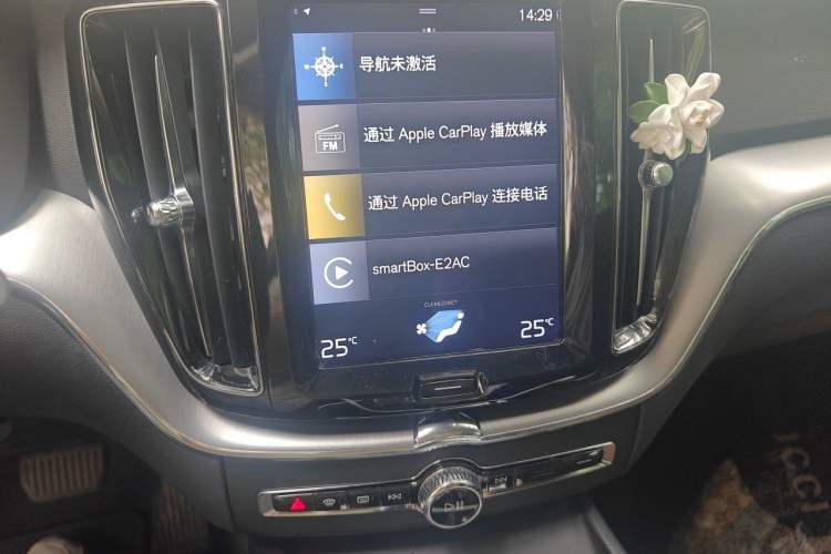 Used Volvo XC60 2019 T5 4x4 Smart Edition China V Standard Audio And AC Panel