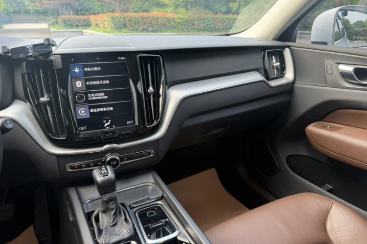 Used Volvo XC60 2019 T5 4x4 Smart Edition China VI Standard Audio And AC Panel