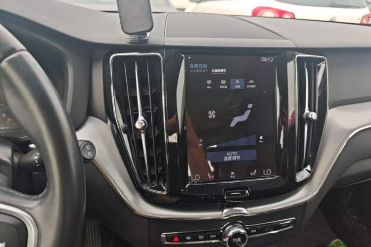 Used Volvo XC60 2019 T5 4x4 Smart Edition China V Standard Audio And AC Panel