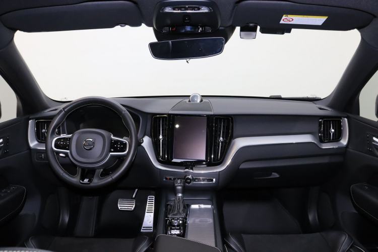 Used Volvo XC60 2019 T5 4x4 Smart & Dynamic Sport Edition China VI Standard Audio And AC Panel