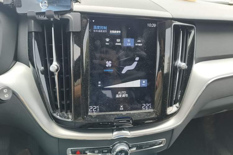 Used Volvo XC60 2019 T5 4x4 Smart Edition China V Standard Audio And AC Panel