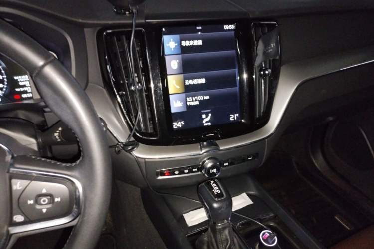Used Volvo XC60 2019 T5 4x4 Smart Edition China V Standard Audio And AC Panel