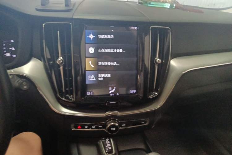 Used Volvo XC60 2019 T5 4x4 Smart Edition China VI Standard Audio And AC Panel