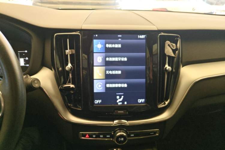 Used Volvo XC60 2019 T5 4x4 Smart Edition China VI Standard Audio And AC Panel