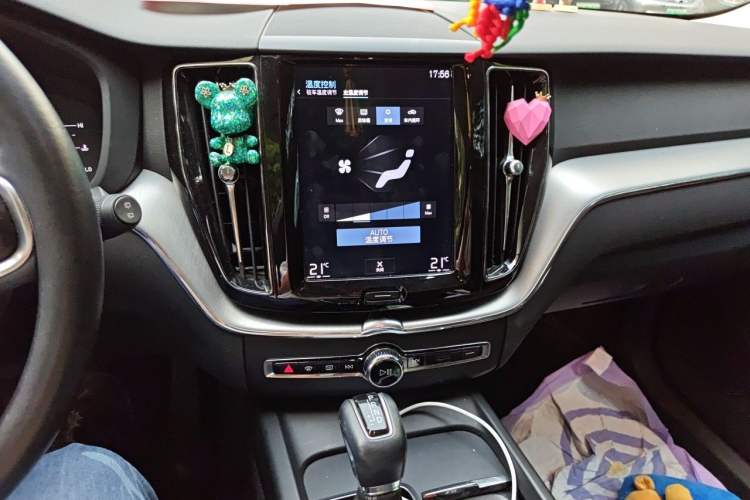 Used Volvo XC60 2019 T5 4x4 Smart Edition China V Standard Audio And AC Panel