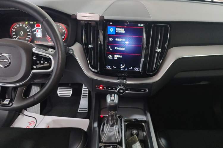 Used Volvo XC60 2019 T5 4x4 Smart & Dynamic Sport Edition China VI Standard Audio And AC Panel