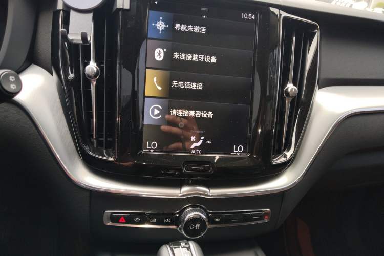 Used Volvo XC60 2019 T5 4x4 Smart Edition China VI Standard Audio And AC Panel