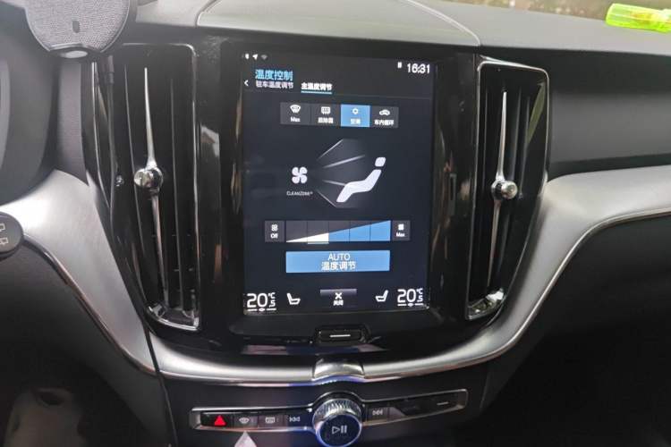 Used Volvo XC60 2019 T5 4x4 Smart Edition China V Standard Audio And AC Panel