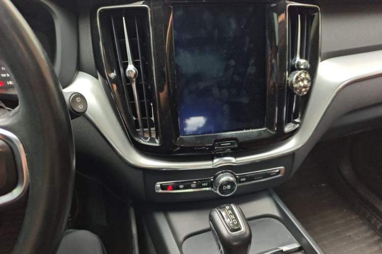 Used Volvo XC60 2019 T5 4x4 Smart Edition China V Standard Audio And AC Panel