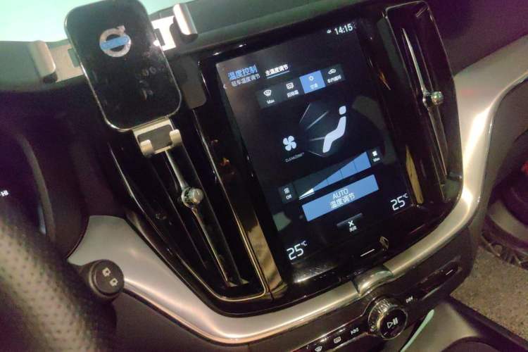 Used Volvo XC60 2019 T5 4x4 Smart Edition China V Standard Audio And AC Panel