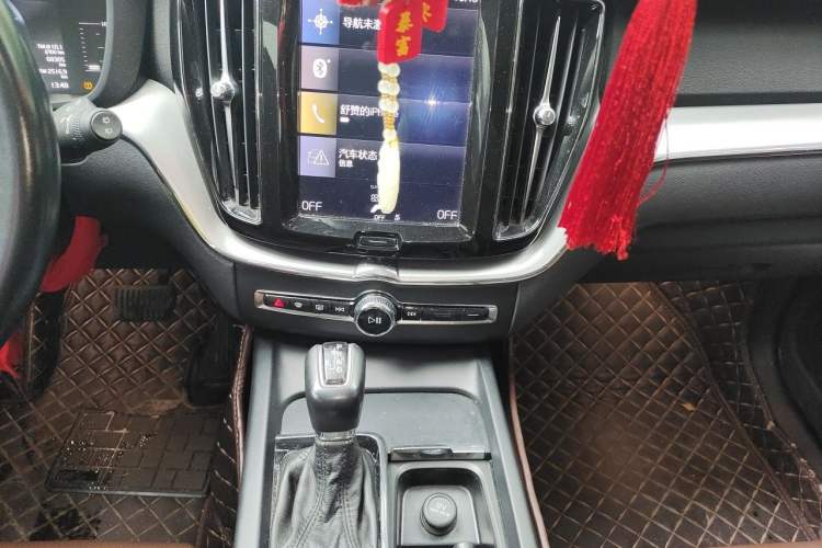 Used Volvo XC60 2019 T5 4x4 Smart Edition China V Standard Audio And AC Panel