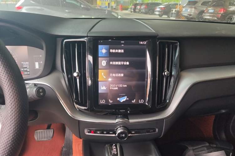 Used Volvo XC60 2019 T5 4x4 Smart Edition China VI Standard Audio And AC Panel
