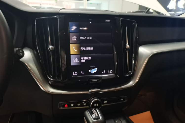 Used Volvo XC60 2019 T5 4x4 Smart Edition China V Standard Audio And AC Panel