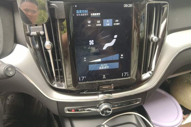 Used Volvo XC60 2019 T5 4x4 Smart Edition China VI Standard Audio And AC Panel