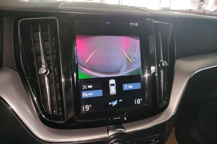 Used Volvo XC60 2019 T5 4x4 Smart Edition China VI Standard Audio And AC Panel