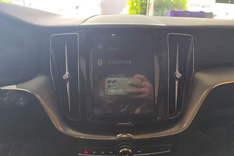 Used Volvo XC60 2019 T5 4x4 Smart Edition China V Standard Audio And AC Panel