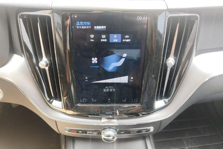 Used Volvo XC60 2019 T5 4x4 Smart Edition China V Standard Audio And AC Panel