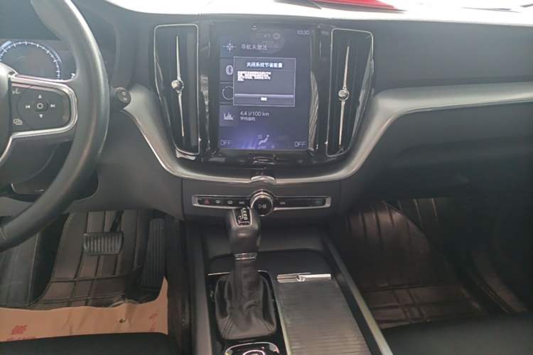 Used Volvo XC60 2019 T5 4x4 Smart Edition China VI Standard Audio And AC Panel