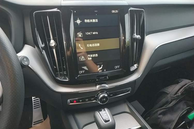 Used Volvo XC60 2019 T5 4x4 Zhiyuan Sport Edition China V Standard Audio And AC Panel